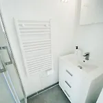 Et Salle De Bain Privee Dans Partage Avec Toilettes Partages - - Tram B - Ref R1 Rum i privatbostad *