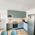 Rum i privatbostad Et Salle De Bain Privee Dans Partage Avec Toilettes Partages - - Tram B - Ref R1 *