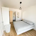 Rum i privatbostad Et Salle De Bain Privee Dans Partage Avec Toilettes Partages - - Tram B - Ref R1 Talence