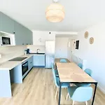 Et Salle De Bain Privee Dans Partage Avec Toilettes Partages - - Tram B - Ref R1 *