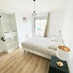 Et Salle De Bain Privee Dans Partage Avec Toilettes Partages - - Tram B - Ref R1 Rum i privatbostad *
