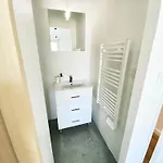 Rum i privatbostad Et Salle De Bain Privee Dans Partage Avec Toilettes Partages - - Tram B - Ref R1 *