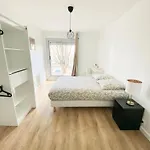 Et Salle De Bain Privee Dans Partage Avec Toilettes Partages - - Tram B - Ref R1 Rum i privatbostad *