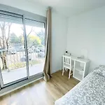 Et Salle De Bain Privee Dans Partage Avec Toilettes Partages - - Tram B - Ref R1