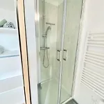 Et Salle De Bain Privee Dans Partage Avec Toilettes Partages - - Tram B - Ref R1 Rum i privatbostad Talence