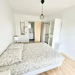 Et Salle De Bain Privee Dans Partage Avec Toilettes Partages - - Tram B - Ref R1