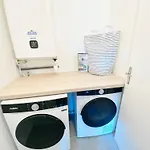 Et Salle De Bain Privee Dans Partage Avec Toilettes Partages - - Tram B - Ref R1 *