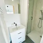 Et Salle De Bain Privee Dans Partage Avec Toilettes Partages - - Tram B - Ref R1 Talence