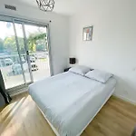 Et Salle De Bain Privee Dans Partage Avec Toilettes Partages - - Tram B - Ref R1
