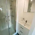 Rum i privatbostad Et Salle De Bain Privee Dans Partage Avec Toilettes Partages - - Tram B - Ref R1