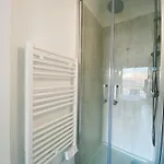 Et Salle De Bain Privee Dans Partage Avec Toilettes Partages - - Tram B - Ref R1 Rum i privatbostad *