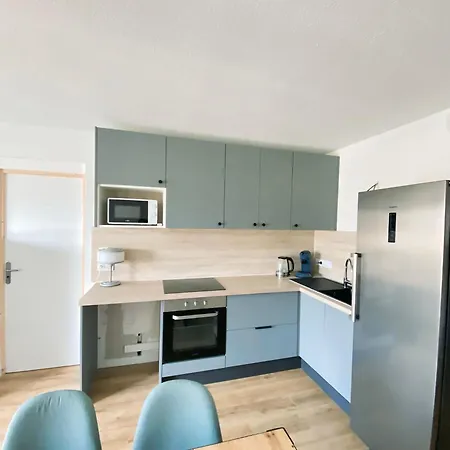 Ubytování v soukromí Et Salle De Bain Privee Dans Partage Avec Toilettes Partages - - Tram B - Ref R1 *