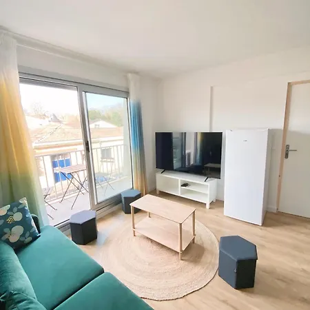 Ubytování v soukromí Et Salle De Bain Privee Dans Partage Avec Toilettes Partages - - Tram B - Ref R1