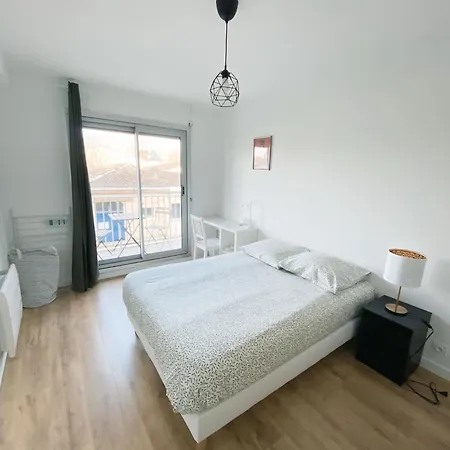 Et Salle De Bain Privee Dans Partage Avec Toilettes Partages - - Tram B - Ref R1 * Talence
