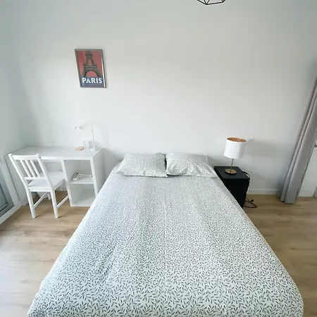 Habitación en casa particular Et Salle De Bain Privee Dans Partage Avec Toilettes Partages - - Tram B - Ref R1