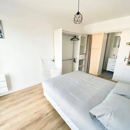Rum i privatbostad Et Salle De Bain Privee Dans Partage Avec Toilettes Partages - - Tram B - Ref R1 *