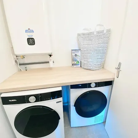 Et Salle De Bain Privee Dans Partage Avec Toilettes Partages - - Tram B - Ref R1 *