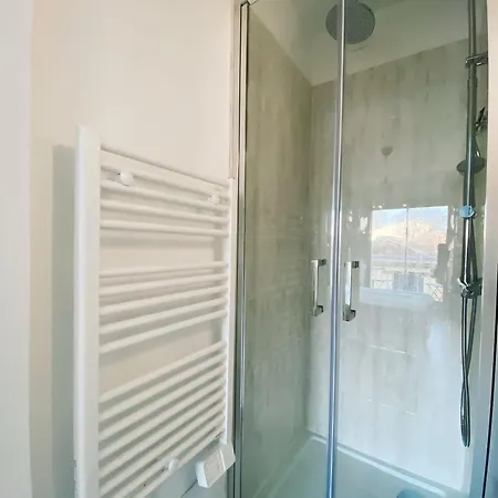 Et Salle De Bain Privee Dans Partage Avec Toilettes Partages - - Tram B - Ref R1 Habitación en casa particular *