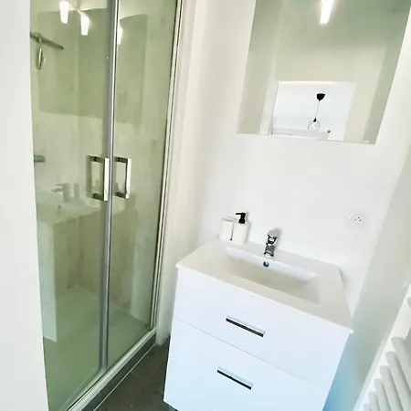 Et Salle De Bain Privee Dans Partage Avec Toilettes Partages - - Tram B - Ref R1 Habitación en casa particular